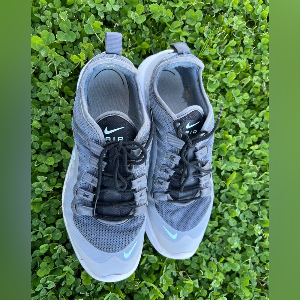 Nike Air Max Axis Low Grey Woman’s Comfy Running Sports Outdoor Shoes Size 8 - Picture 2 of 13